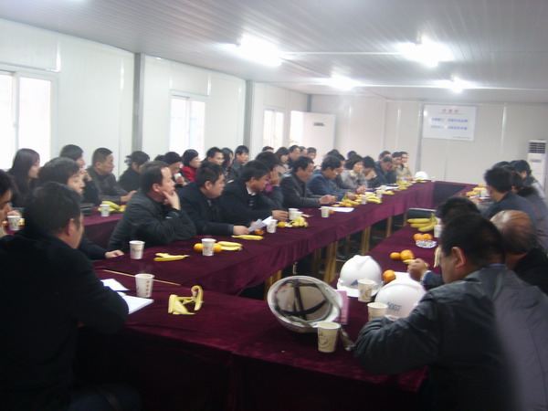 南京棲霞區(qū)馬群街道辦到我公司進(jìn)行了考察，開(kāi)展了有關(guān)科學(xué)發(fā)展觀的研討會(huì)